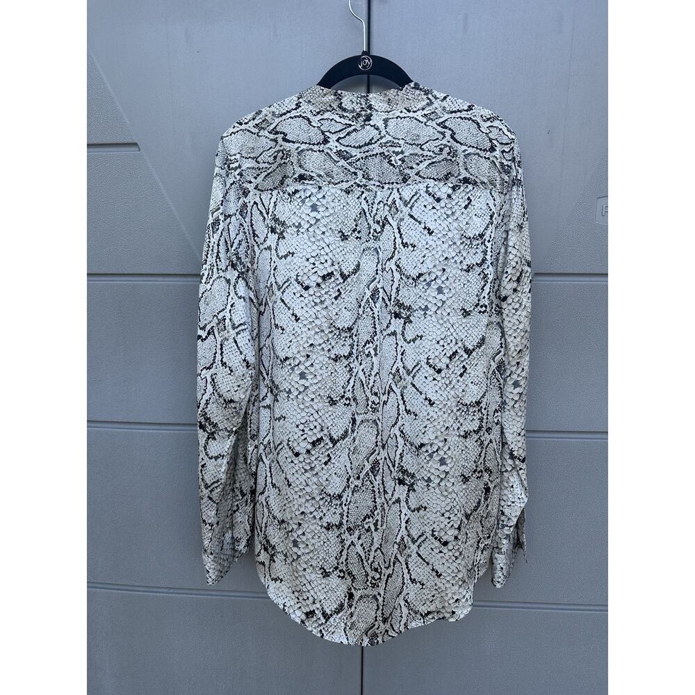 Equipment Femme Silk Python Snake Print Button Front Long Sleeve Top Sz M Luxury - Picture 8 of 9